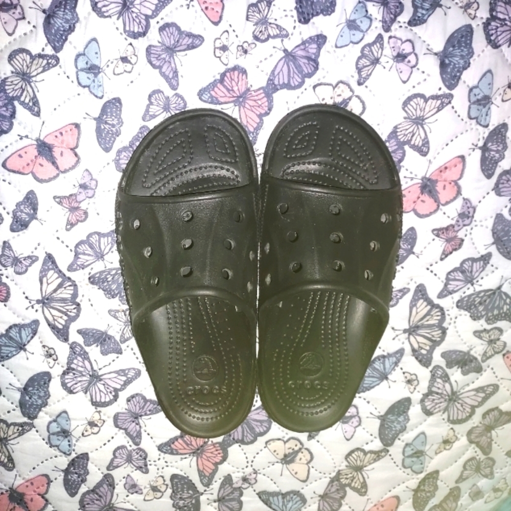 Used woman crocs